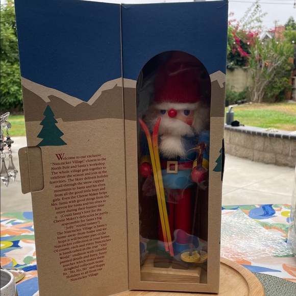 Wooden Nutcracker with Skis and Poles 1992 - Picture 1 of 6